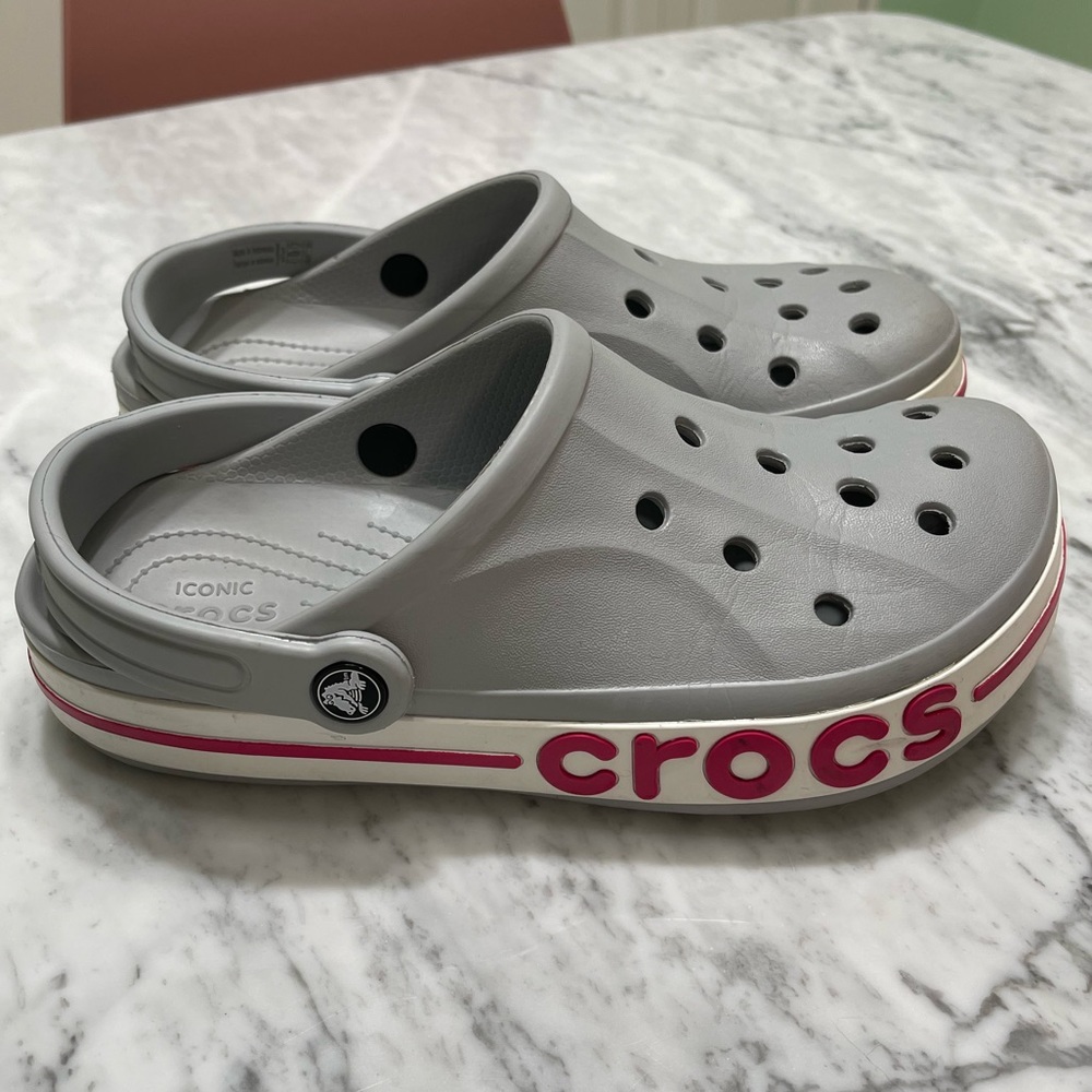 Crocs Bayaband Clogs Grey and pink